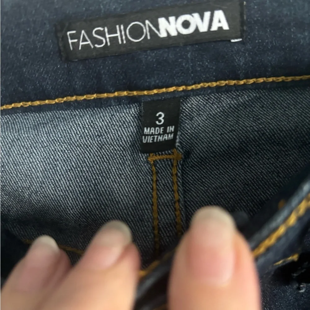Fashion Nova Blue Flare Wide Leg Jeans - Picture 2 of 4